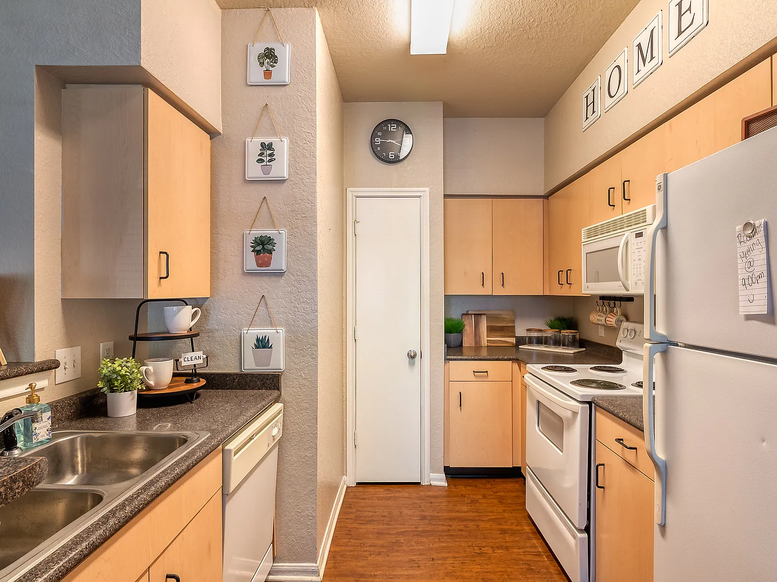 58 West - Student Living Priced Per Room — Photo 3
