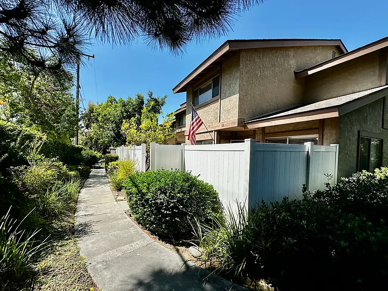 2447 Huntington Dr #11 — Photo 19