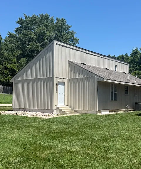 2907 Wallace Ave — Photo 1