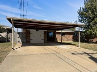 819 NW 1st St, Moore, OK 73160