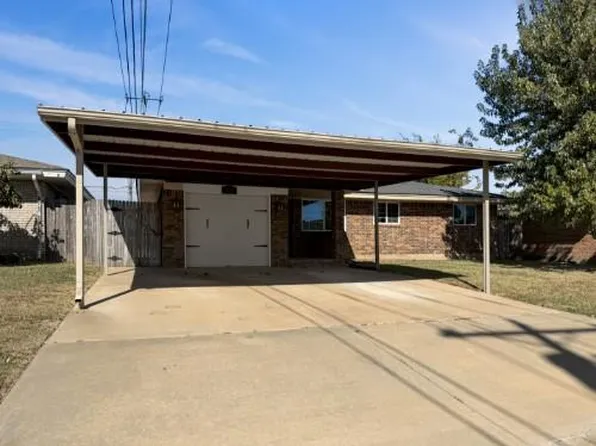 819 NW 1st St, Moore, OK 73160