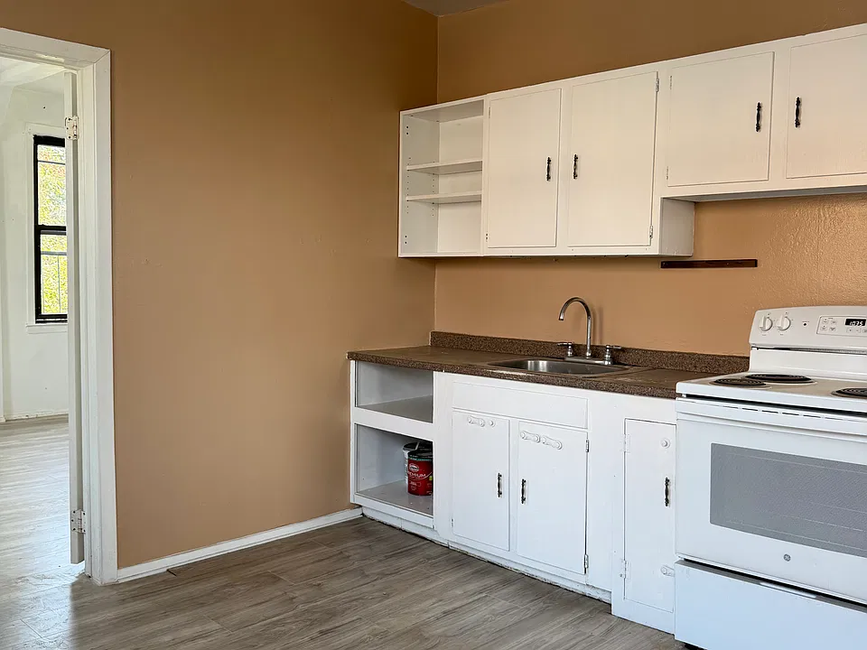 27 1st St #3
