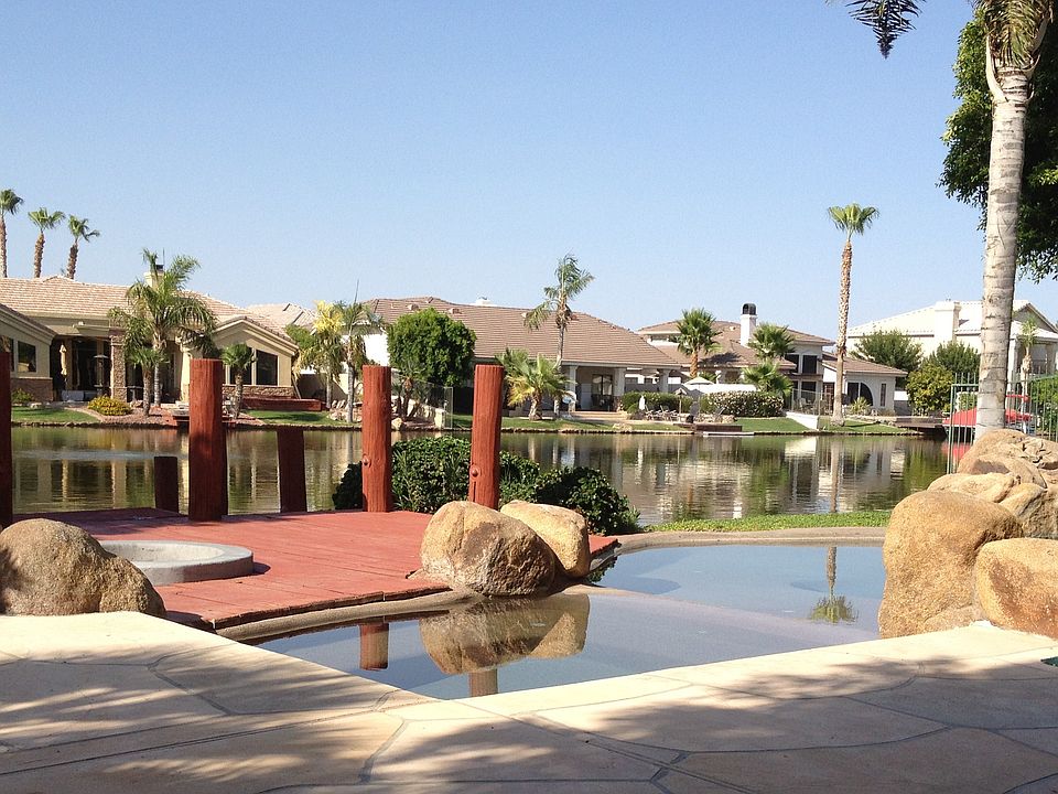 Pool Spa & Private Lake Dock