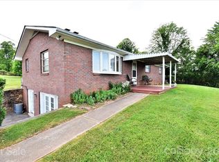 122 Upper Redmond Hill Dr, Candler, NC 28715