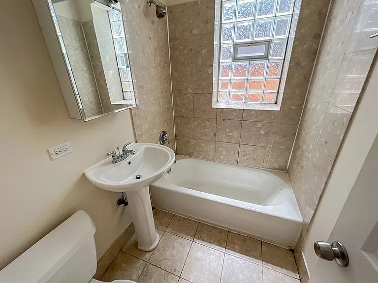 1210 W Waveland Ave — Photo 11