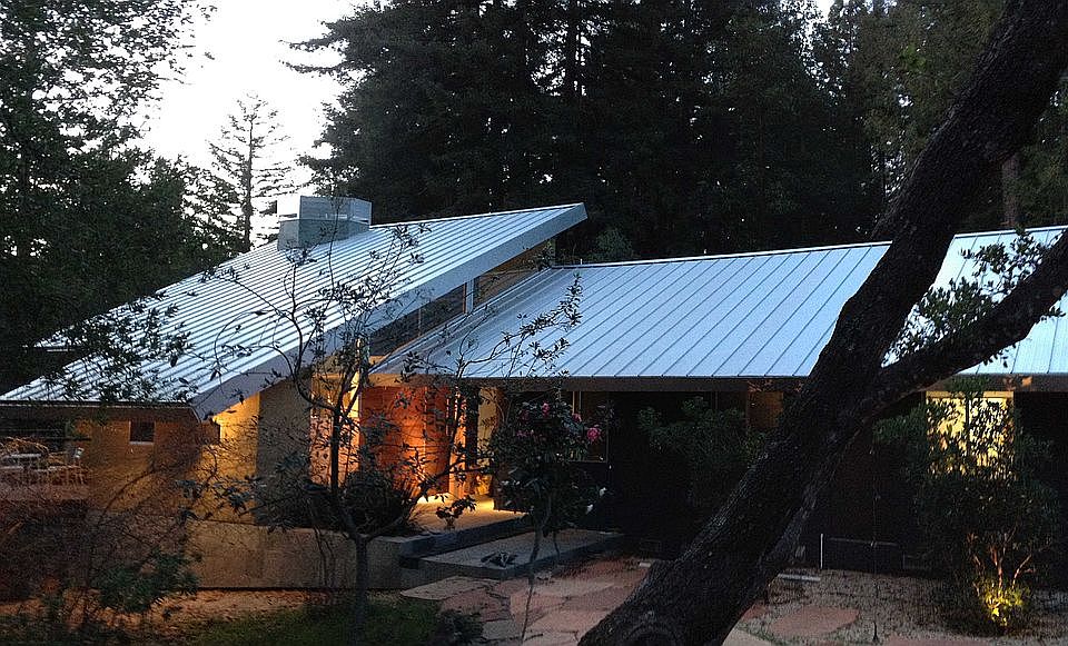 1st image of 833 Rebecca Dr