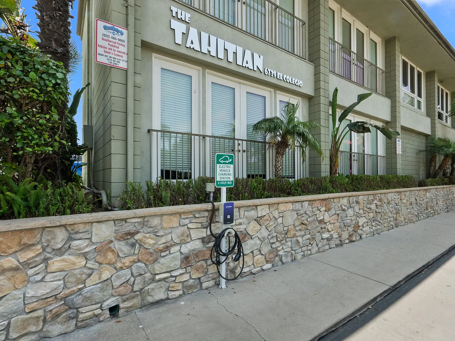 The Tahitian Apartments — Photo 4