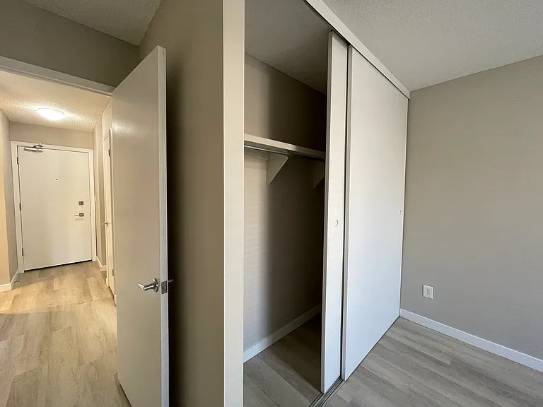 824 13th Ave SW — Photo 17