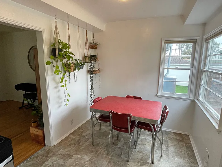1324 1/2 Ocean Park Blvd #1/2 — Photo 7