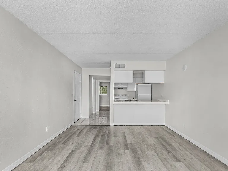 The Lakeside at 2315 — Photo 8