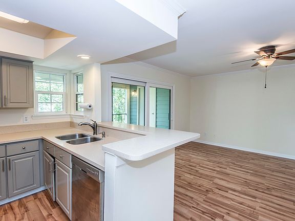 5th image of 1852 Montclair Dr Unit C