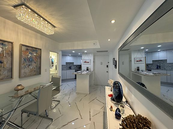 5th image of 801 Brickell Bay Dr #710