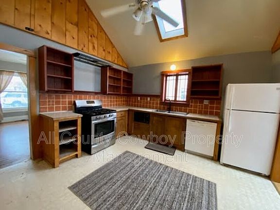 2nd image of 1008 S 5th St