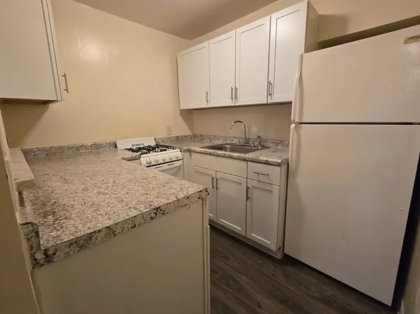 609 S Blackstone St APT 3, Jackson, MI 49203