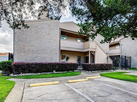 2nd image of 1915 Augusta Dr APT 8