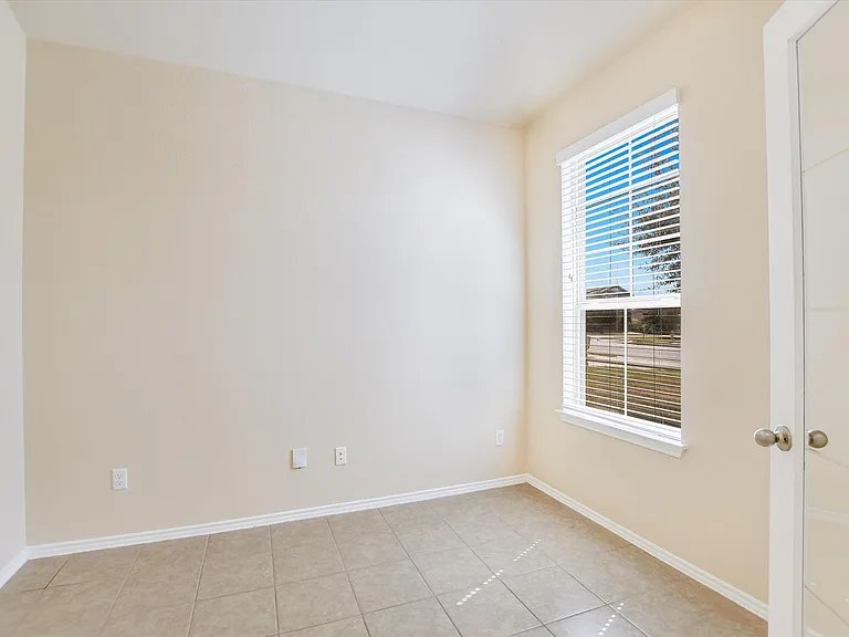 19216 Kimberlite Dr — Photo 5