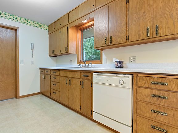 4th image of 3243 Oakgreen Ave N