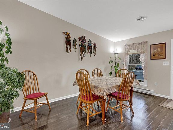 3rd image of 185 Ginkgo Ct