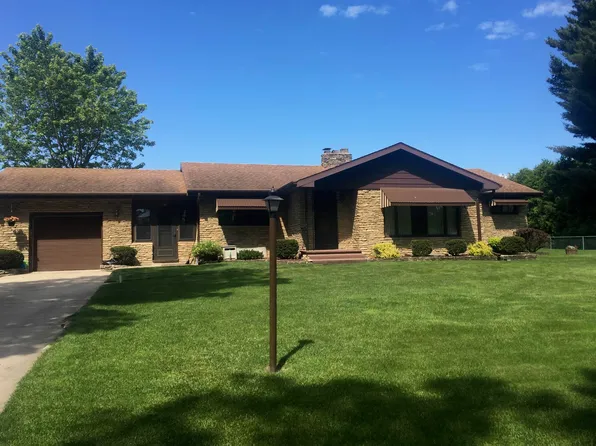 953 Bartelt St, Gresham, WI 54128