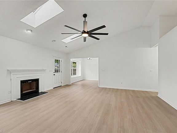 5th image of 1100 Mayview Ct