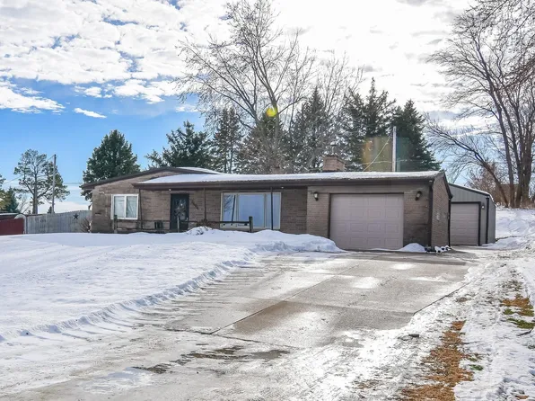 2604 Hilltop Dr, Marshalltown, IA 50158