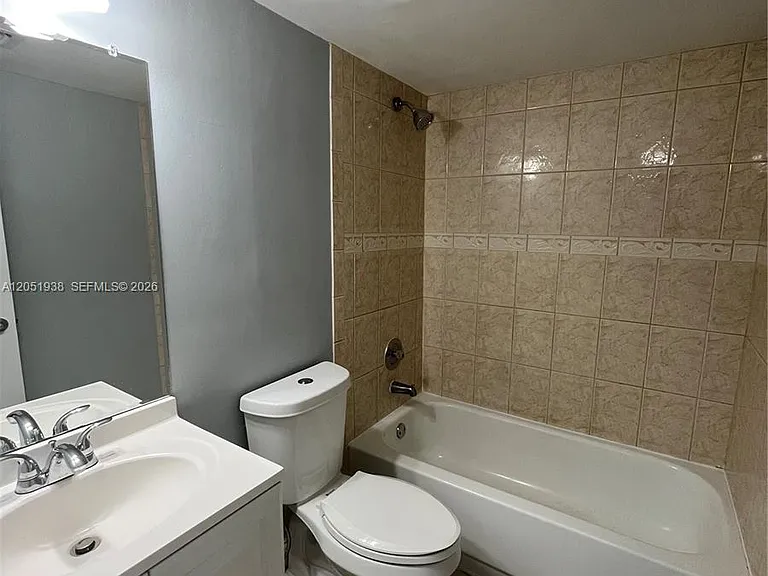 2740 Forest Hills Blvd #202 — Photo 10