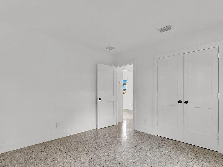 601 Paulina Rd — Photo 17