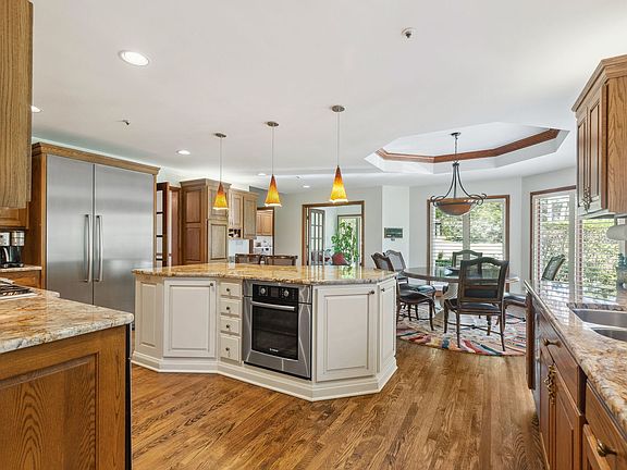 5th image of 4562 Eleanor Dr