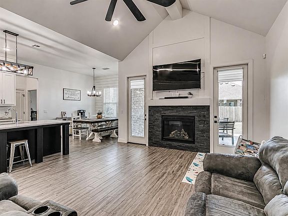 4th image of 15401 Jasper Ln