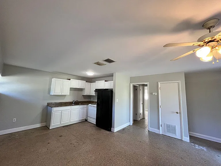 1013 W 3rd St #B — Photo 7