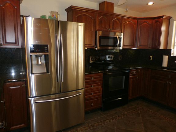3rd image of 2245 Huntington Dr