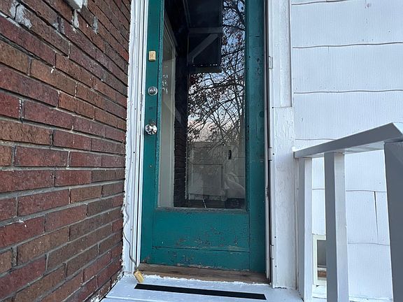 2nd image of 1712 Linden Ave #3