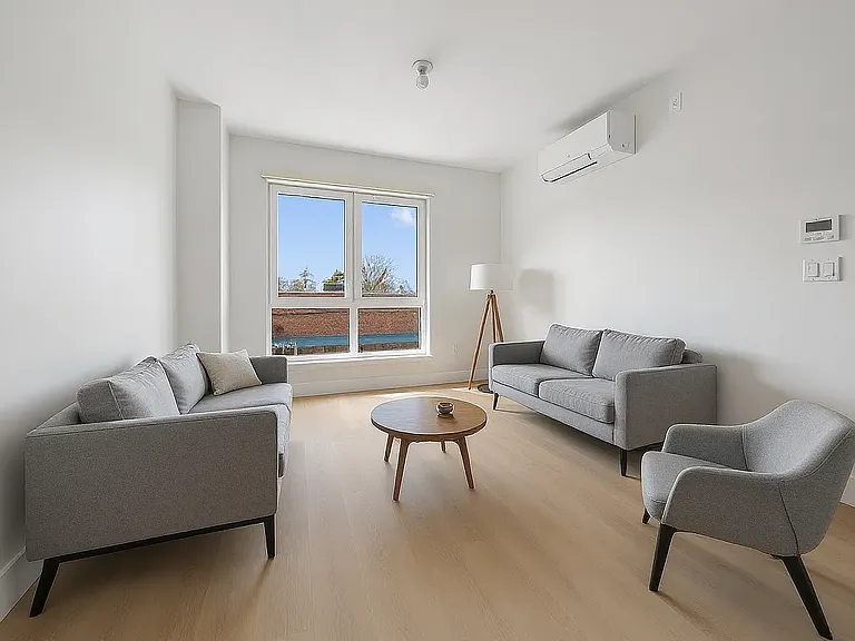 77-63 Vleigh Pl #415 — Photo 4