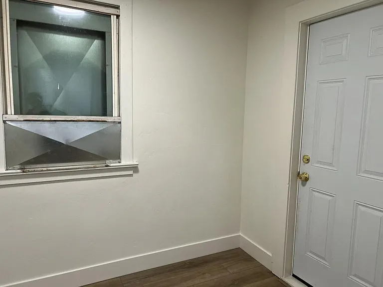 889 Reservoir St — Photo 7