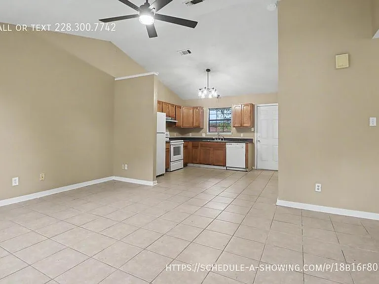 2414 34th Ave — Photo 2
