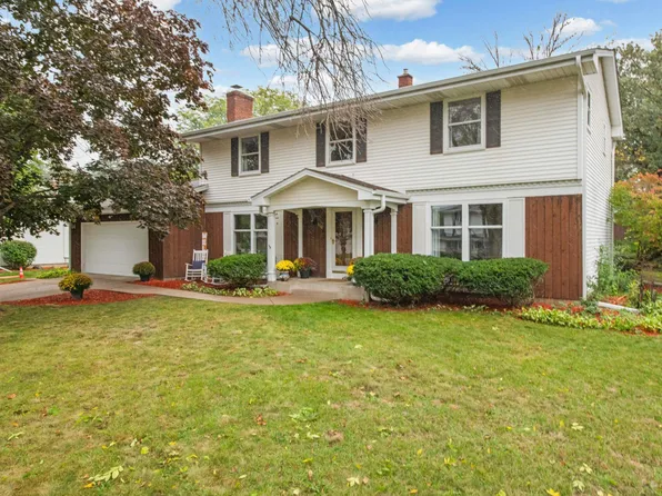 710 Belmont Ln E, Maplewood, MN 55117