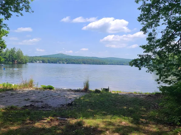 10 Crescent Drive, Barnstead, NH 03225