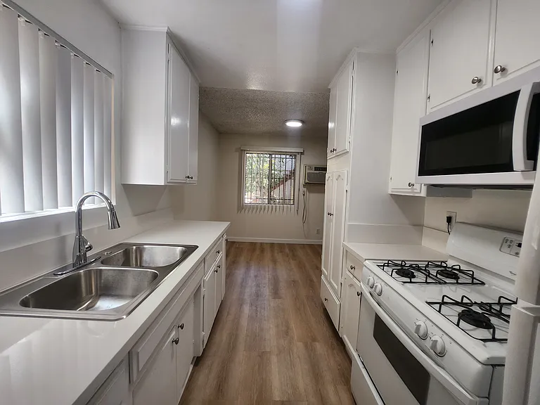 215 S Rampart Blvd #1 — Photo 5