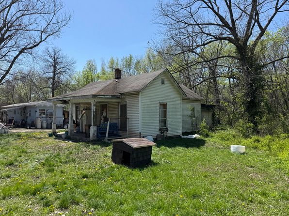 2107 Suburban Street, Carthage, MO 64836