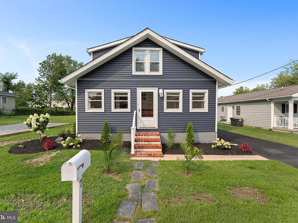 1st image of 7 Revis Ave