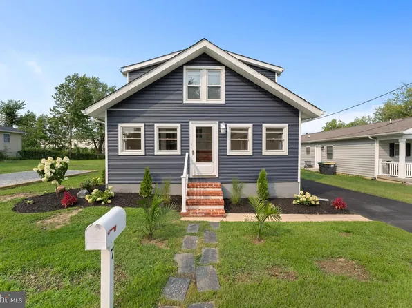 7 Revis Ave, New Castle, DE 19720