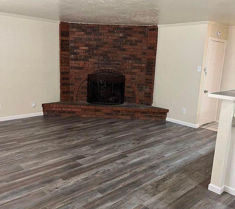 1st image of 1000 Hawthorne Dr