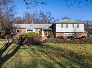 2 Brayton Rd, Livingston, NJ 07039
