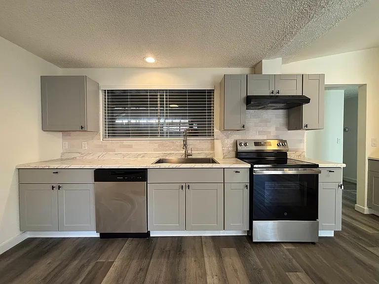 10826 E Burnside St #10826 — Photo 5