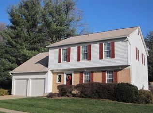 9927 Courthouse Woods Ct, Vienna, VA 22181