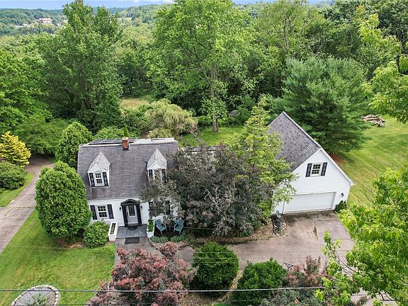 5th image of 1733 Locust Rd