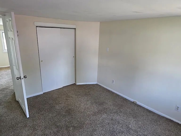 264 Roberts Ave — Photo 20