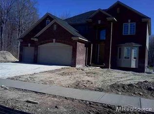 50585 Torrey Pines Dr, Macomb, MI