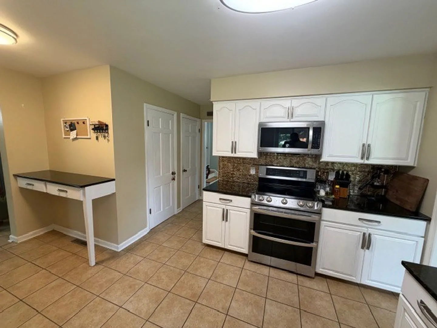 4 bed, 3.0 bath, 2310 sqft, $2,800 — Photo 4