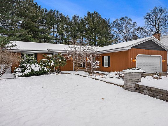 4th image of 963 Acorn Dr